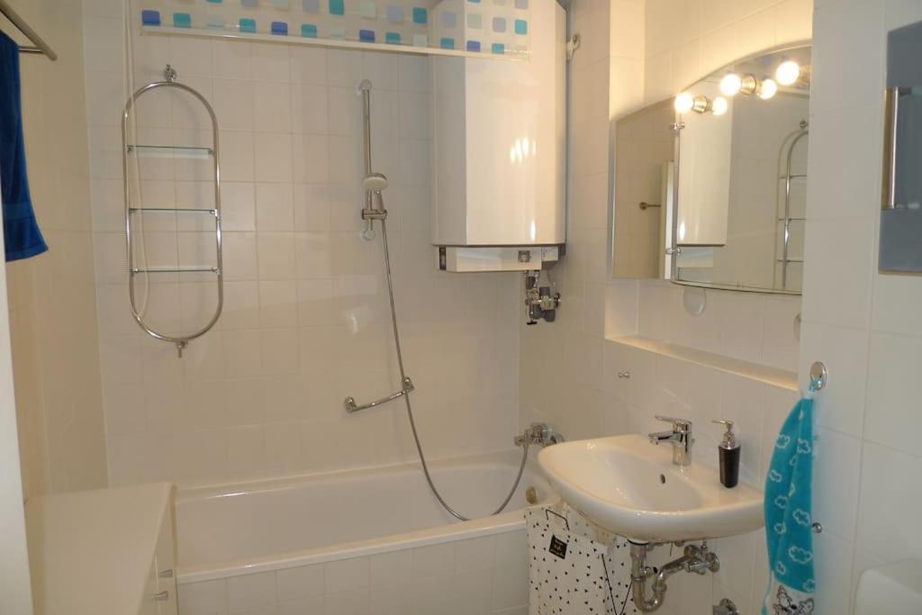 Aquamarin - Charmantes Appartement Mit Balkon 罗斯托克 外观 照片