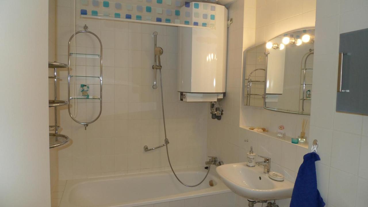 Aquamarin - Charmantes Appartement Mit Balkon 罗斯托克 外观 照片
