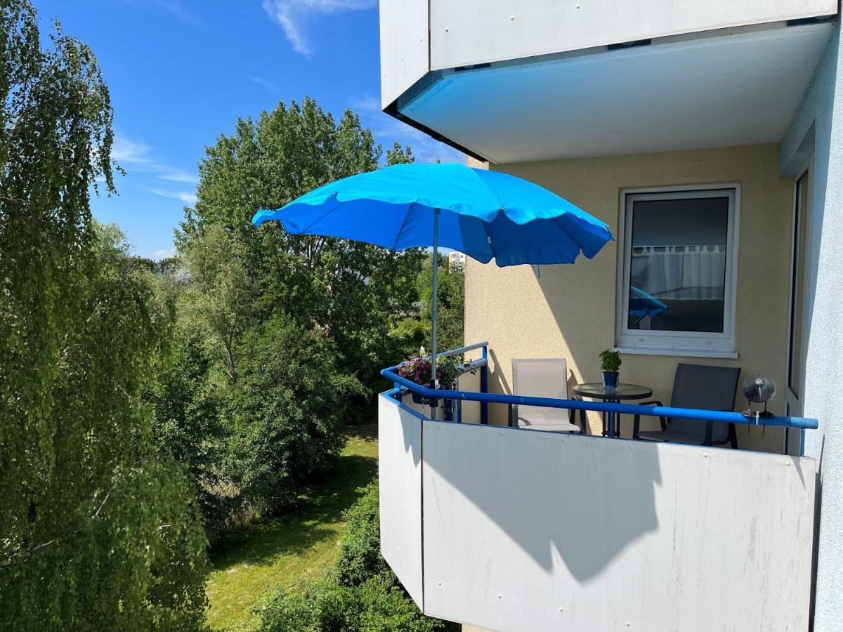 Aquamarin - Charmantes Appartement Mit Balkon 罗斯托克 外观 照片